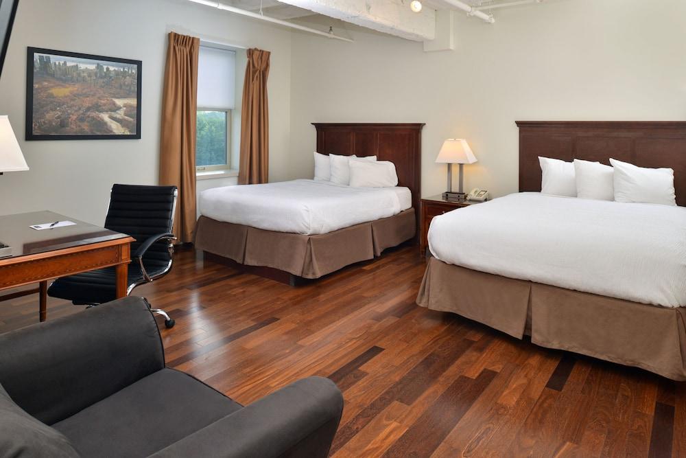 Grand Eastonian Hotel & Suites Easton Exterior photo