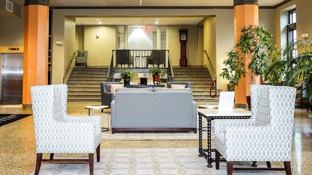 Grand Eastonian Hotel & Suites Easton Exterior photo