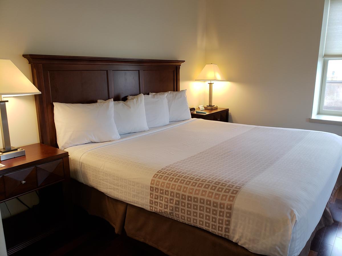 Grand Eastonian Hotel & Suites Easton Exterior photo